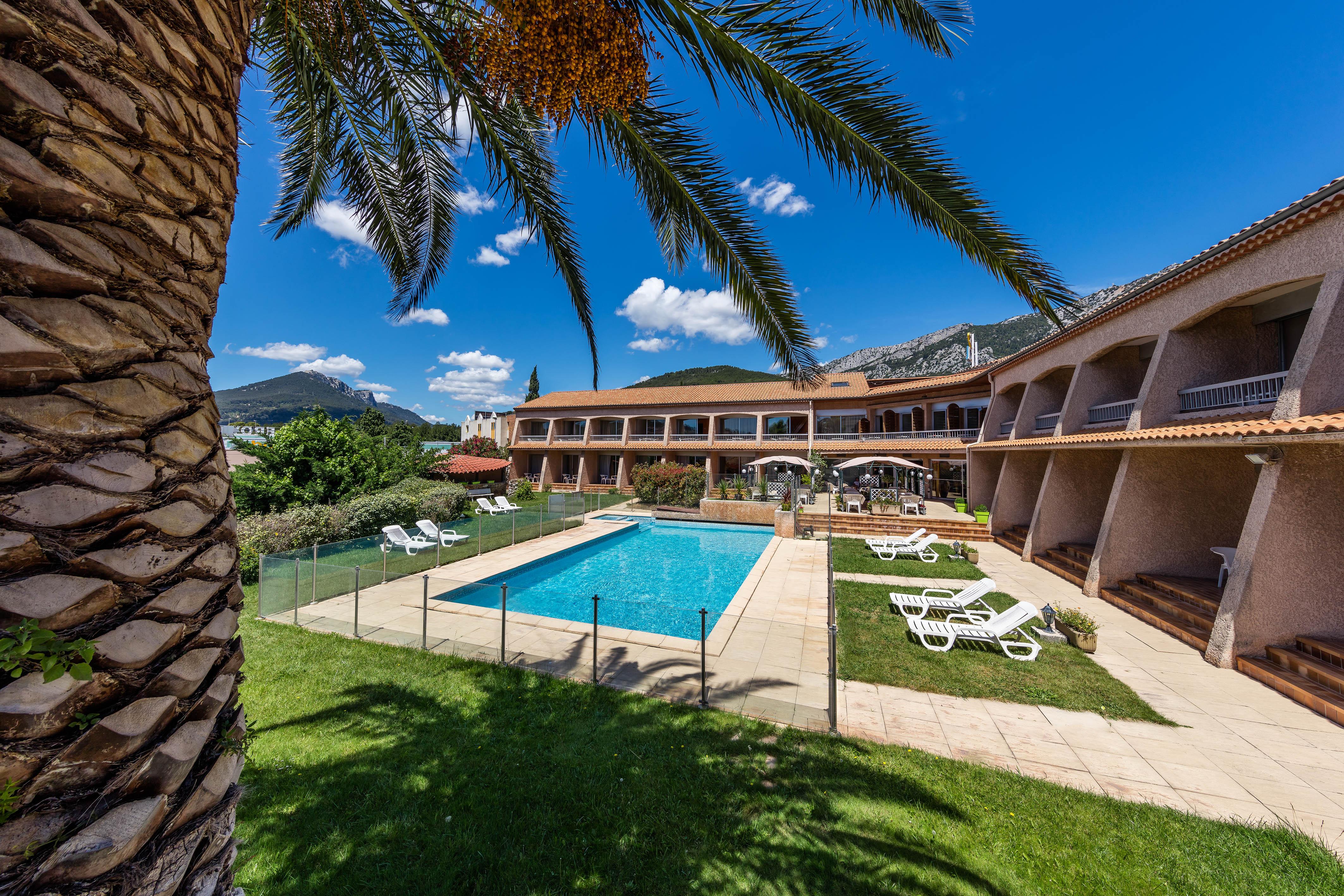 Noemys Toulon La Valette - Hotel Restaurant Avec Piscine Exterior photo