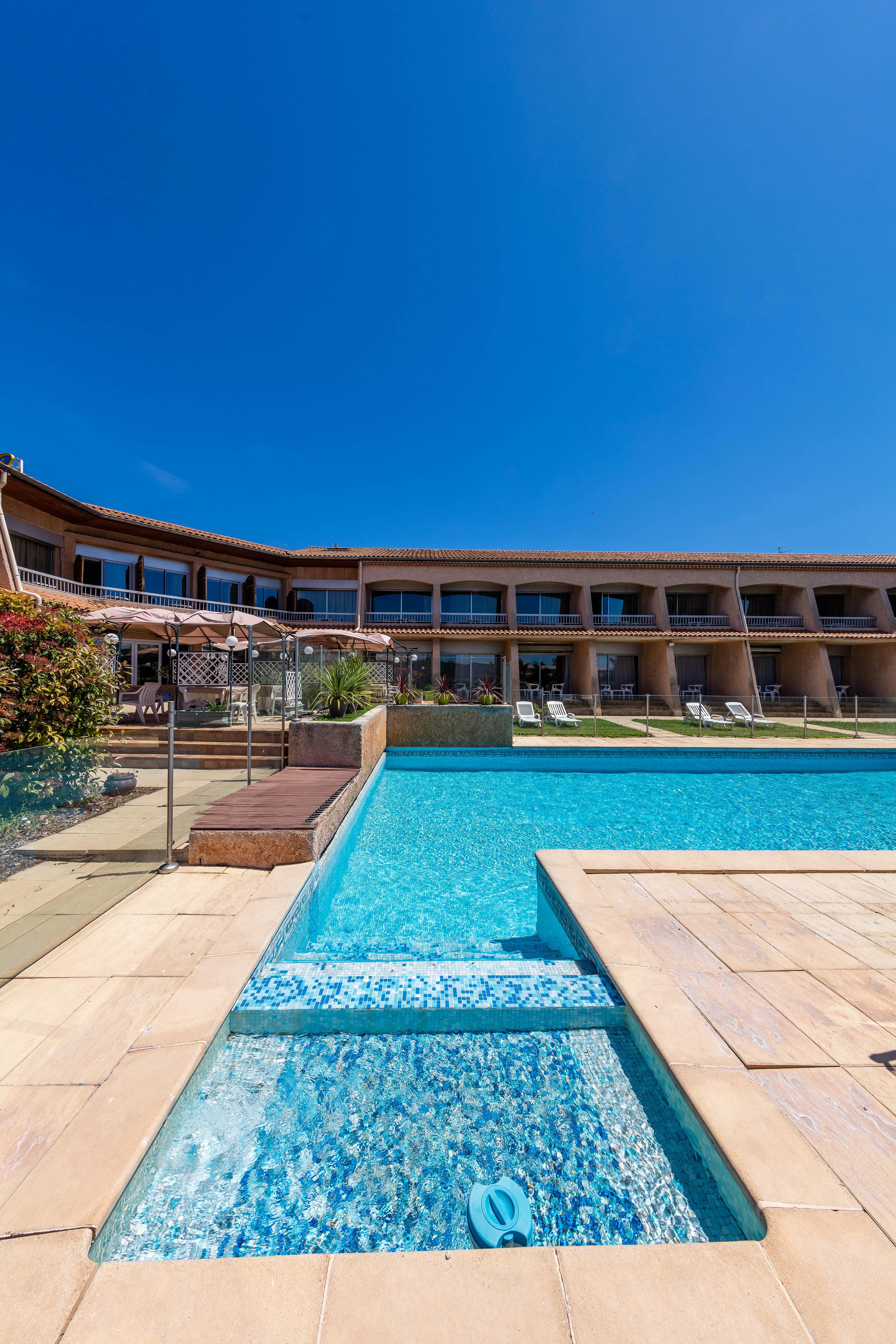 Noemys Toulon La Valette - Hotel Restaurant Avec Piscine Exterior photo