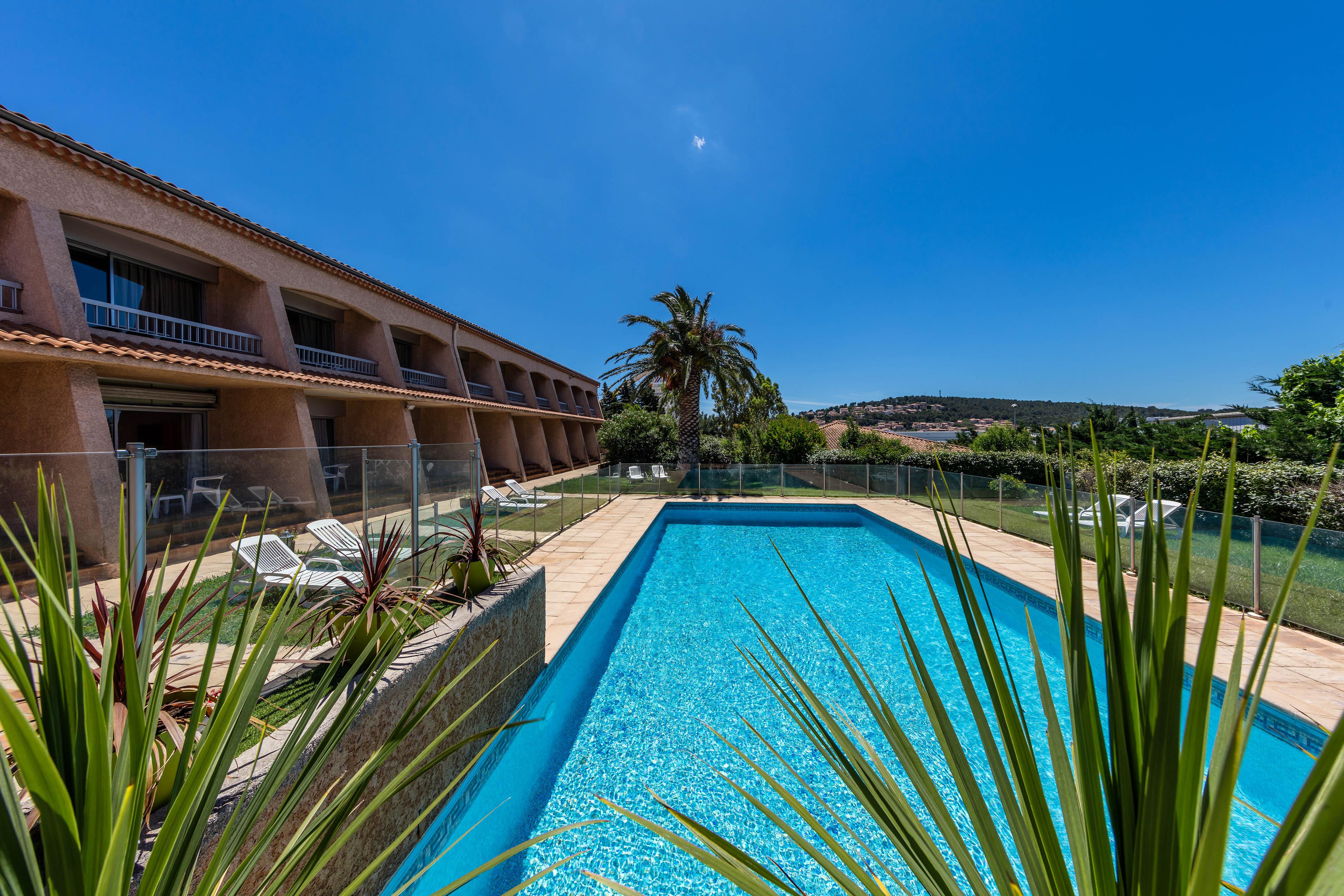 Noemys Toulon La Valette - Hotel Restaurant Avec Piscine Exterior photo